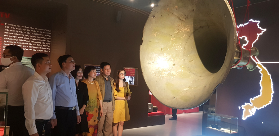 Đoàn công tác của Hội Nhà báo Hà Giang thăm Bảo tàng Báo chí Việt Nam.
