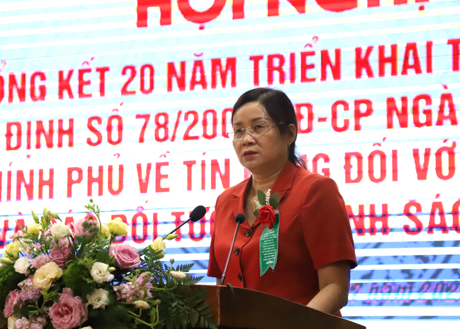 Đồng chí Hà Thị Minh Hạnh, Phó chủ tịch UBND tỉnh phát biểu tại hội nghị.

