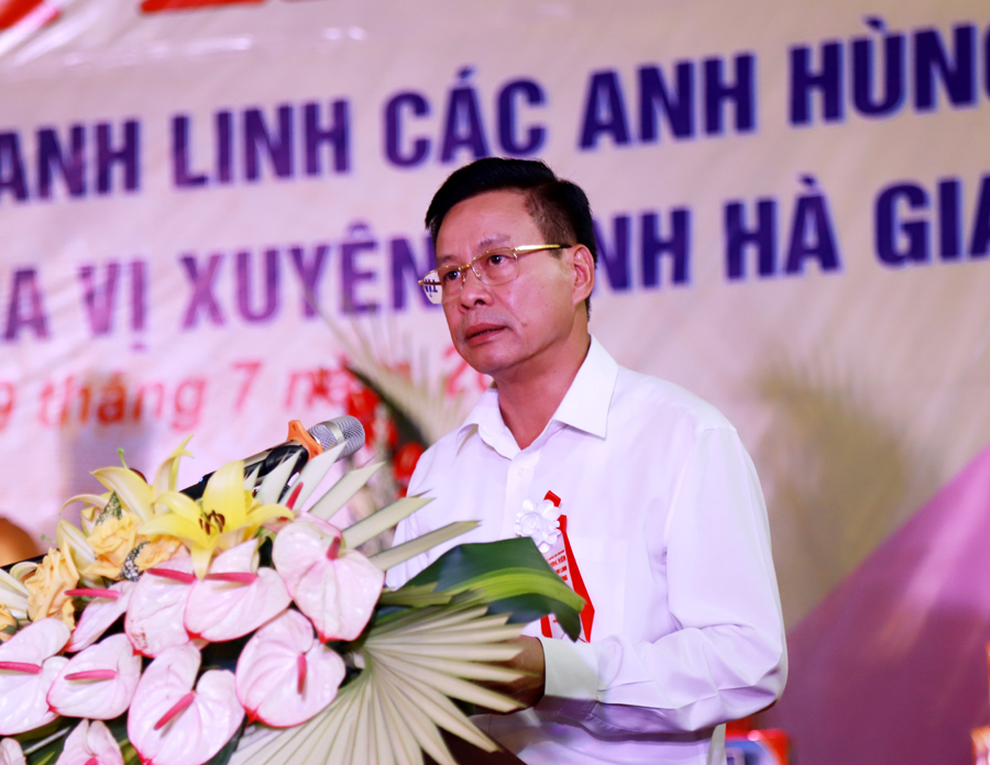 Chủ tịch UBND tỉnh Nguyễn Văn Sơn phát biểu cảm ơn và ghi nhận sự hi sinh to lớn của xác AHLS cho đất nước
