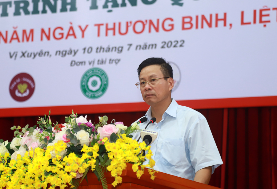 Chủ tịch UBND tỉnh Nguyễn Văn Sơn phát biểu cảm ơn T.Ư Hội Chữ thập đỏ Việt Nam và các nhà hảo tâm

