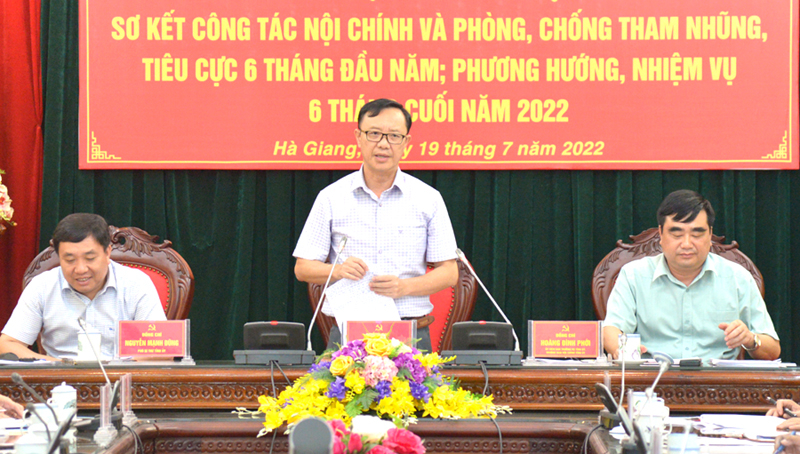 Phó Bí thư Thường trực Tỉnh ủy, Chủ tịch HĐND tỉnh Thào Hồng Sơn phát biểu kết luận hội nghị.
