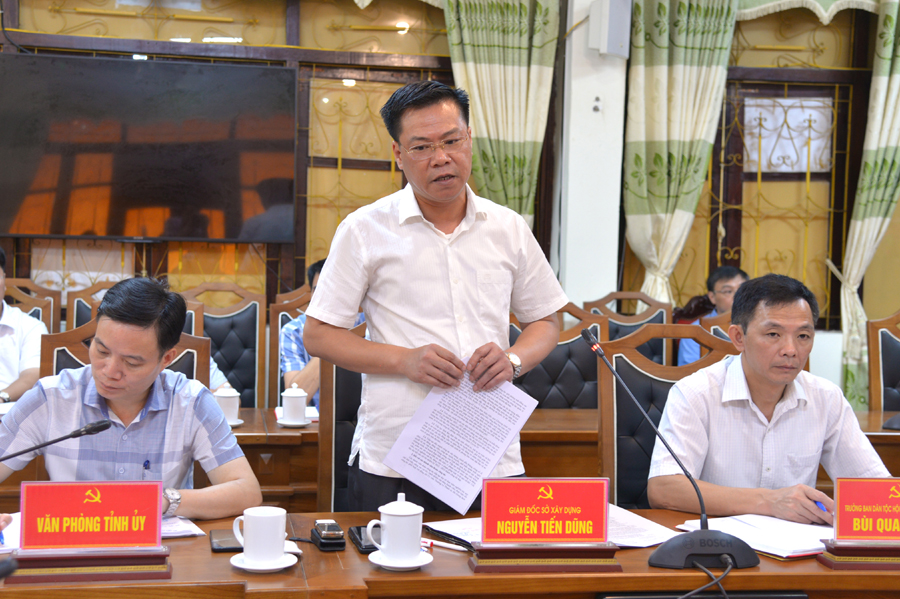 Giám đốc Sở Xây dựng Nguyễn Tiến Dũng – Thành viên Đoàn công tác phát biểu tại buổi làm việc.
