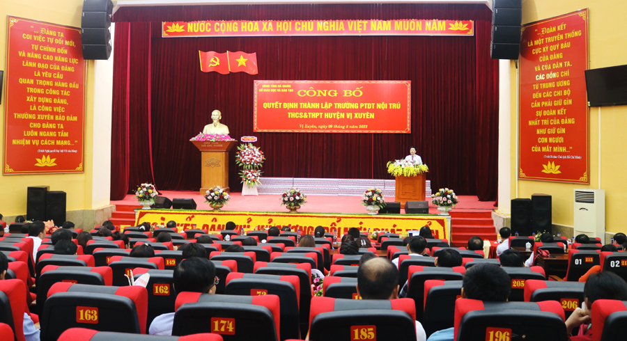Toàn cảnh Lễ công bố thành lập Trường Phổ thông dân tộc  Nội trú - THCS và THPT huyện Vị Xuyên
