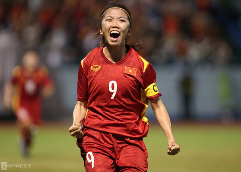 Huỳnh Như mừng bàn thắng vào lưới Myanmar ở bán kết SEA Games 31 tại sân Cẩm Phả. 