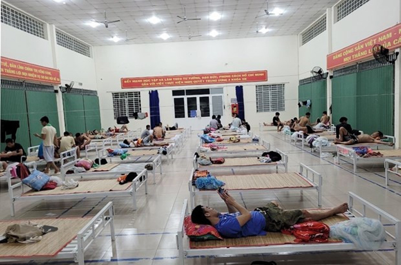 Số lao động Việt Nam tháo chạy khỏi casino tại Campuchia được bố trí nghỉ tạm tại Trung tâm giáo dục cộng đồng xã Đa Phước, huyện An Phú. 