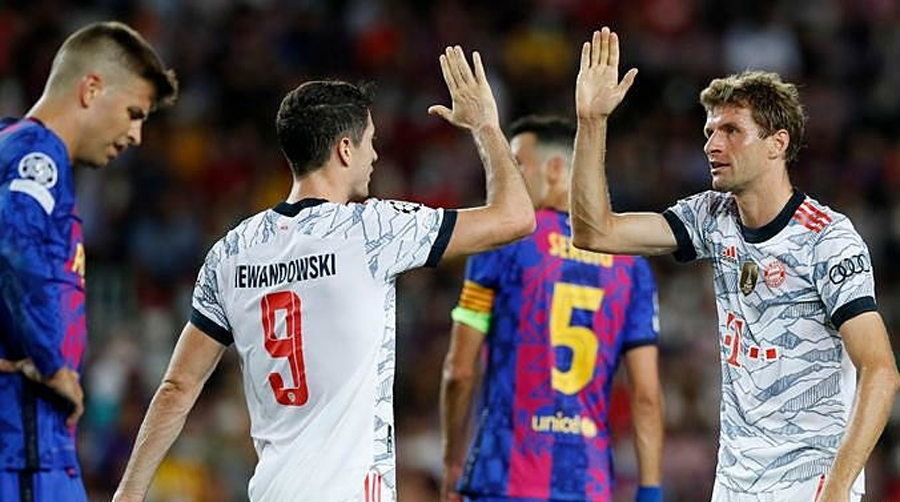 Lewandowski và Muller mừng bàn trong trận gặp Barca trên Camp Nou mùa trước. Bayern đều thắng Barca 3-0 ở cả hai trận vòng bảng năm 2021. 