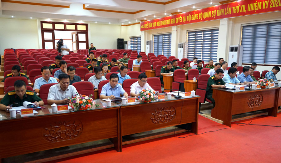 Phó Bí thư Tỉnh ủy, Chủ tịch UBND tỉnh Nguyễn Văn Sơn phát biểu chỉ đạo hội nghị.
