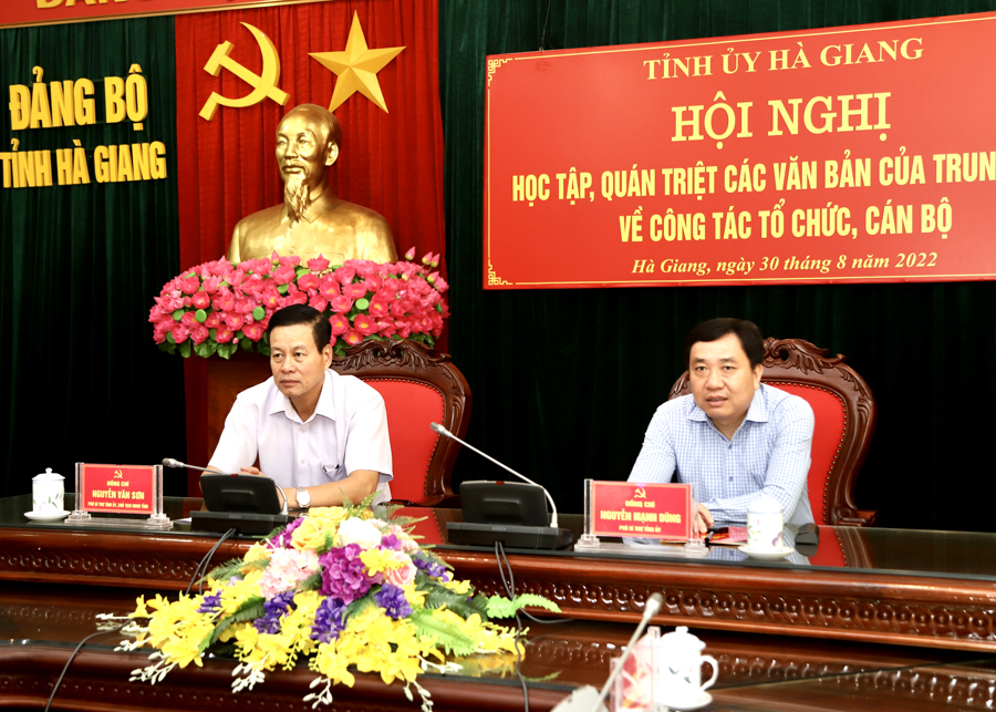 Phó Bí thư Tỉnh ủy, Chủ tịch UBND tỉnh Nguyễn Văn Sơn và Phó Bí thư Tỉnh ủy Nguyễn Mạnh Dũng chủ trì tại điểm cầu tỉnh