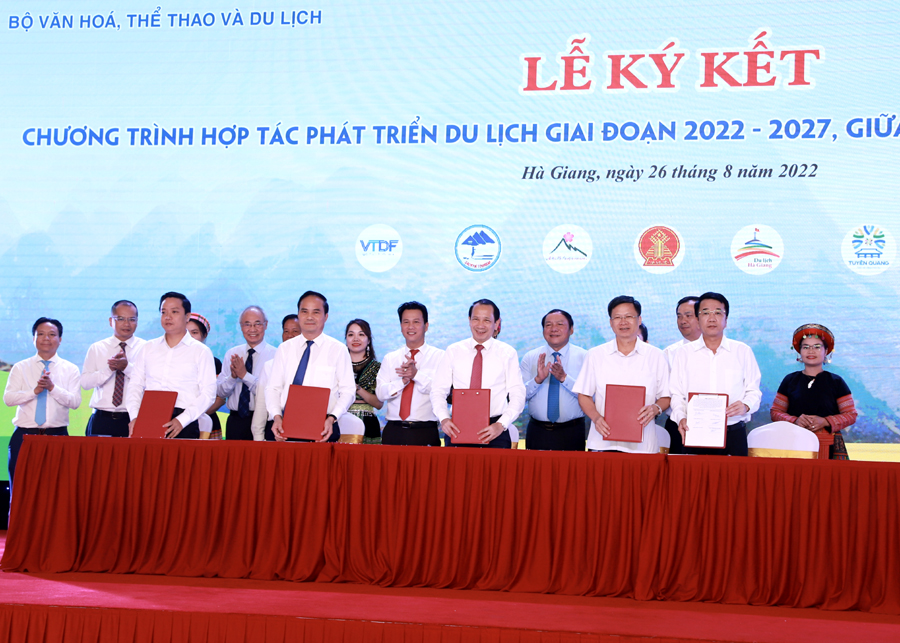Lãnh đạo các tỉnh Việt Bắc ký kết chương trình hợp tác phát triển du lịch giai đoạn 2022-2025