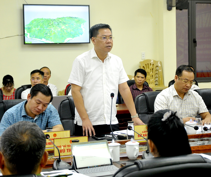 Giám đốc Sở Xây dựng Nguyễn Tiến Dũng đề nghị huyện Xín Mần quản lý chặt chẽ quy hoạch; đẩy nhanh tiến độ lập đồ án quy hoạch các dự án.
