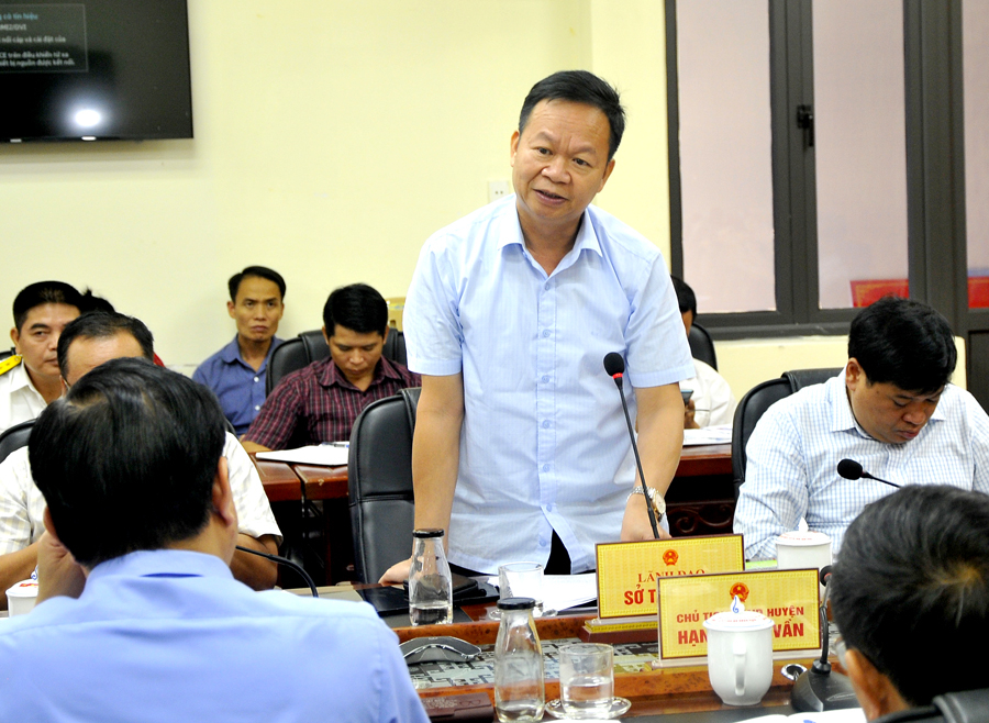 Giám đốc Sở Tài chính Nguyễn Ngọc Thanh đề nghị huyện Xín Mần quan tâm triển khai các giải pháp để hoàn thành nhiệm vụ thu ngân sách năm 2022.

