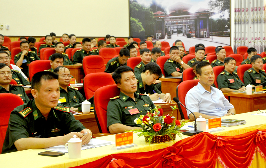 Chủ tịch UBND tỉnh Nguyễn Văn Sơn và các đại biểu dự bế mạc diễn tập.
