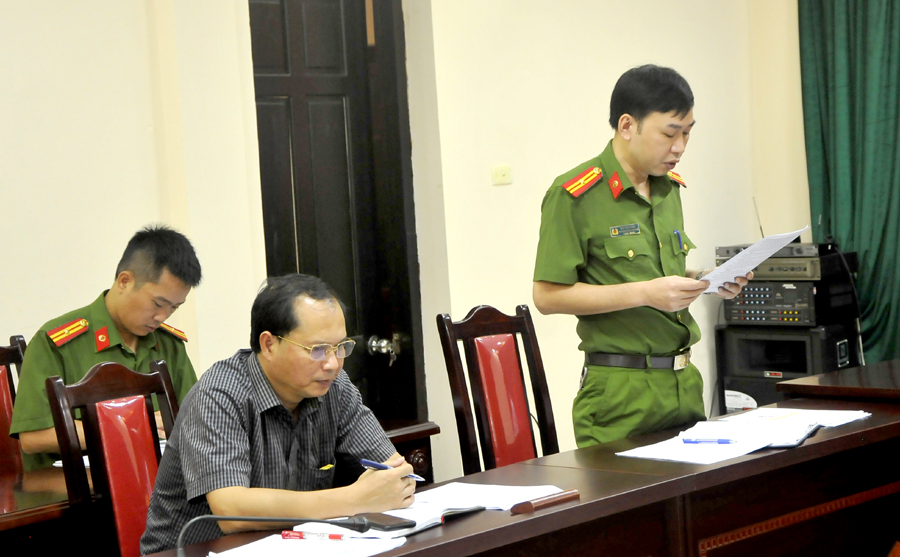Đại diện Công an thành phố Hà Giang báo cáo kết quả điều tra, xác minh theo đơn tố giác.
