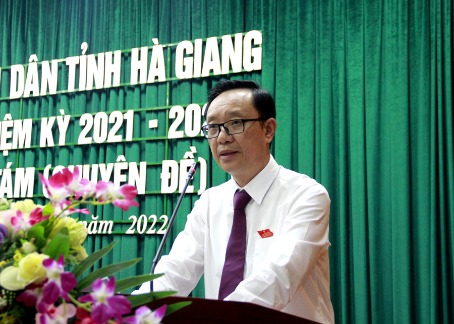 Chủ tịch HĐND tỉnh Thào Hồng Sơn phát biểu khai mạc kỳ họp.
