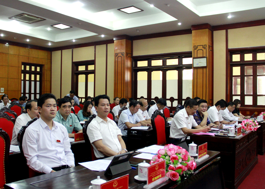 Các đại biểu tham dự kỳ họp.
