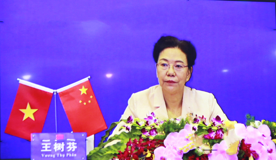 Đồng chí Vương Thụ Phần, Phó Chủ nhiệm Ban Thường vụ Đại hội đại biểu Nhân dân tỉnh Vân Nam, Trung Quốc phát biểu tại buổi Hội đàm.
