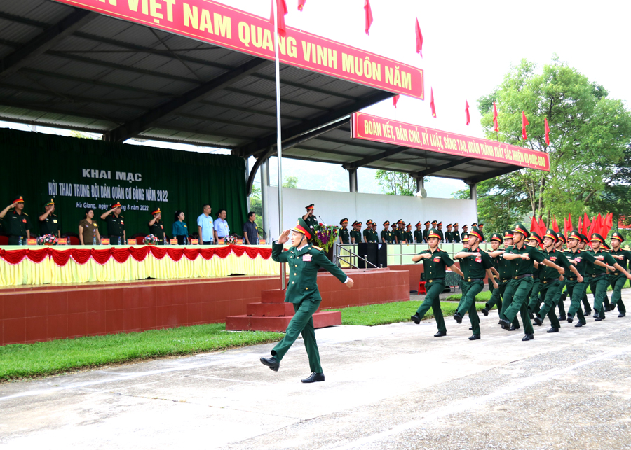 Duyệt đội ngũ tại Hội thao Trung đội Dân quân cơ động tỉnh năm 2022

