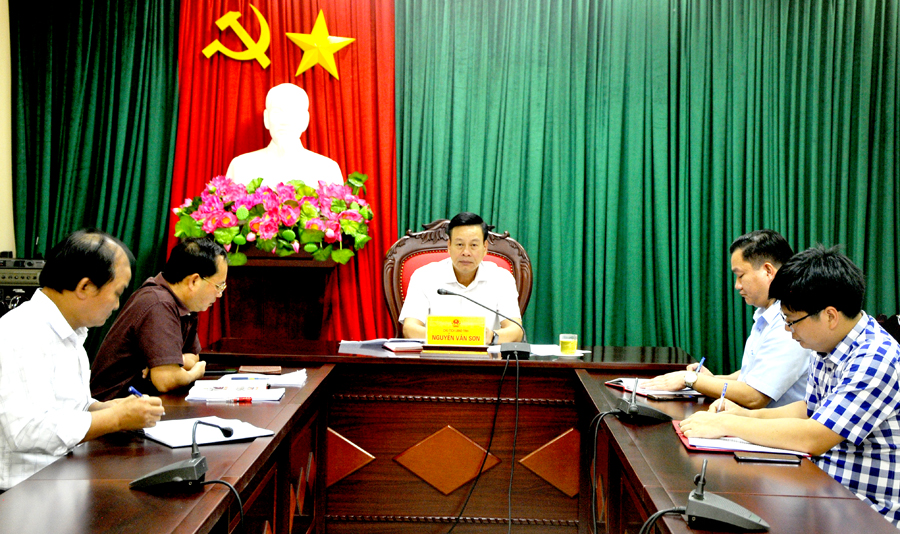 Chủ tịch UBND tỉnh Nguyễn Văn Sơn chủ trì buổi tiếp công dân.
