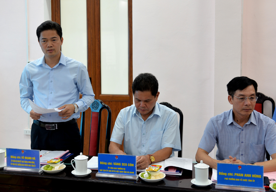 Trưởng ban Tuyên giáo Tỉnh ủy Vũ Mạnh Hà tham gia góp ý tại hội nghị

