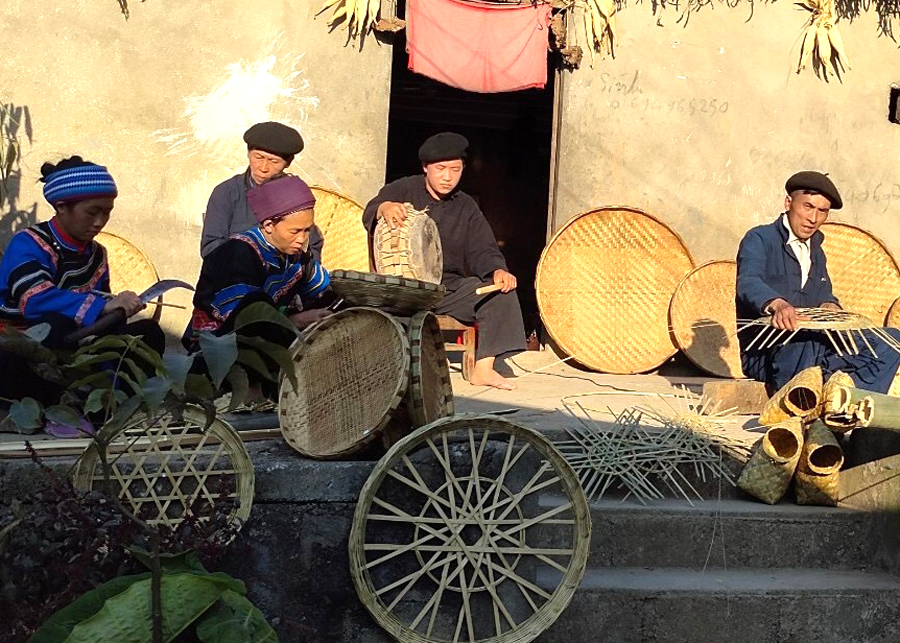 Nghề đan lát truyền thống giúp người Cờ Lao xã Phố Là (Đồng Văn) có cuộc sống ấm no.