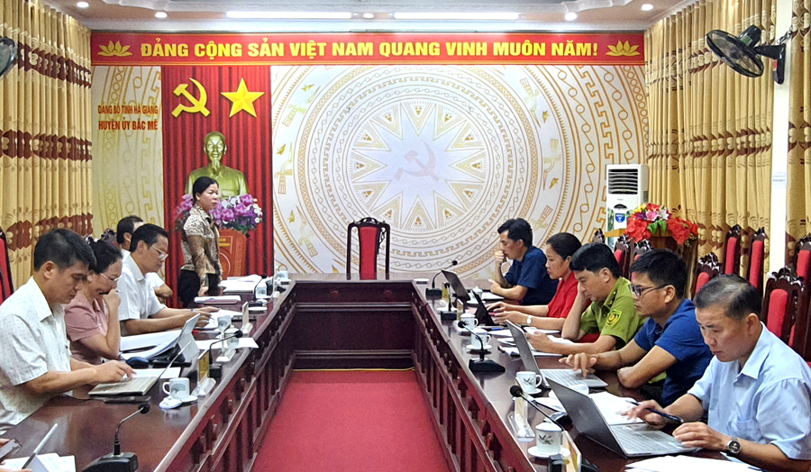 Tổ đại biểu HĐND tỉnh làm việc với lãnh đạo huyện Bắc Mê.
