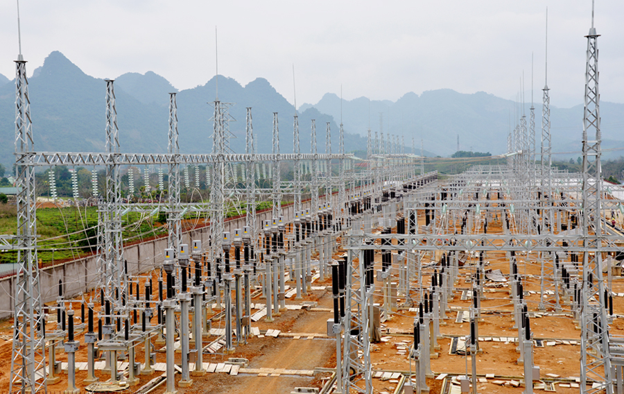 Trạm 220 kV Bắc Quang – một trong những trạm biến áp lớn, hiện đại nhất miền Bắc đang khẩn trương thi công.
