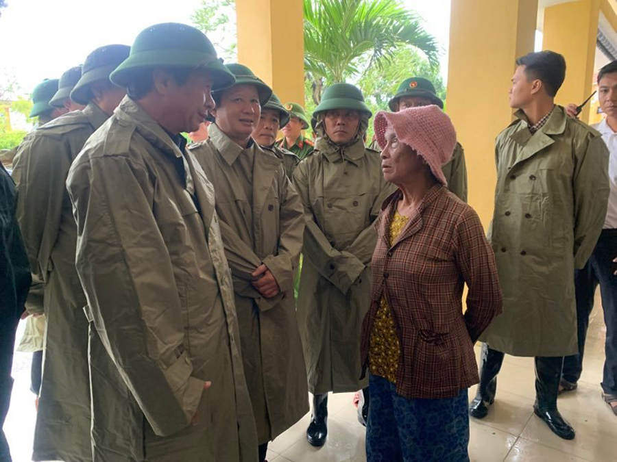 Phó Thủ tướng thăm hỏi tình hình đời sống người dân tại phường Thuận An, Thừa Thiên Huế 