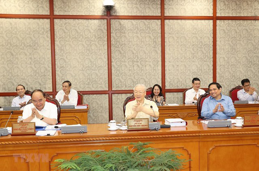 Tổng Bí thư Nguyễn Phú Trọng, Chủ tịch nước Nguyễn Xuân Phúc và Thủ tướng Phạm Minh Chính tại cuộc họp