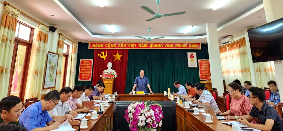 Trưởng ban Dân vận Tỉnh ủy Trần Mạnh Lợi phát biểu tại buổi làm việc với lãnh đạo huyện Hoàng Su Phì
