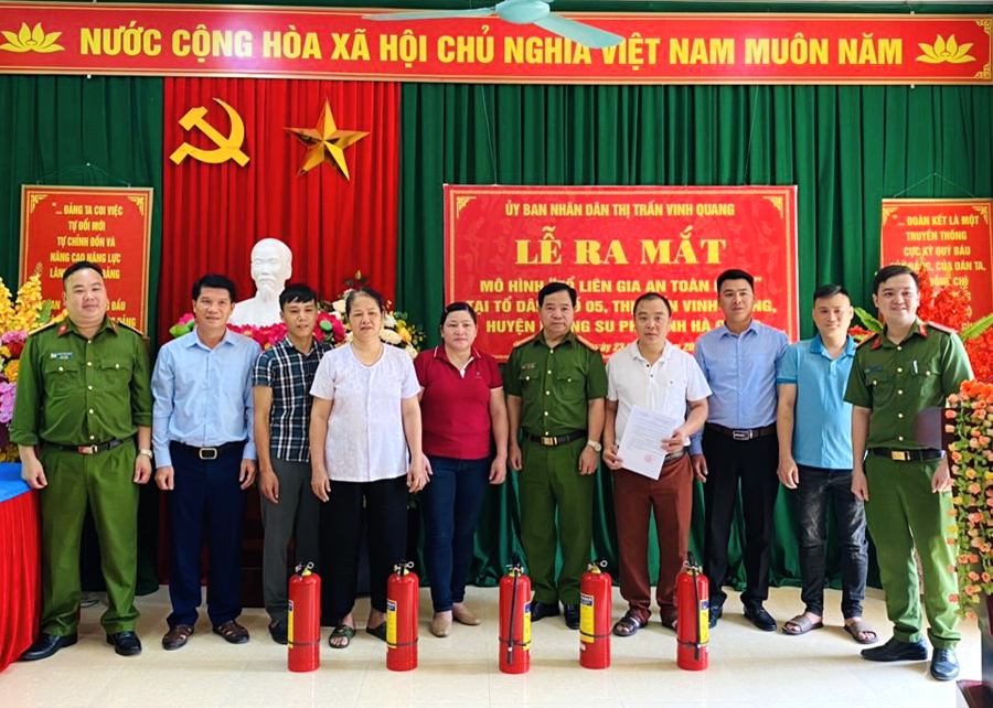 Ra mắt mô hình “Tổ liên gia an toàn về PCCC” tại tổ 5, thị trấn Vinh Quang