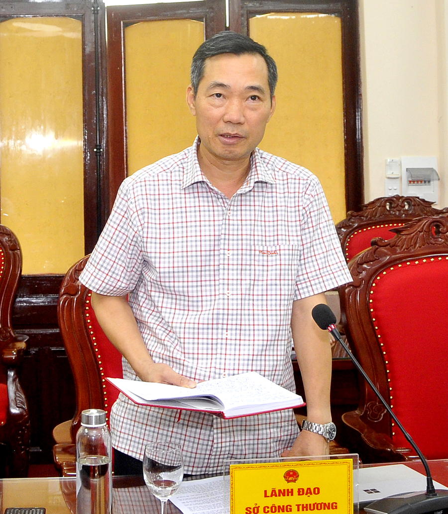 Giám đốc Sở Công thương Nguyễn Khắc Quyền đề nghị huyện Yên Minh tập trung công tác giải phóng mặt bằng để đẩy nhanh tiến độ các dự án, góp phần tăng thu ngân sách địa phương.
