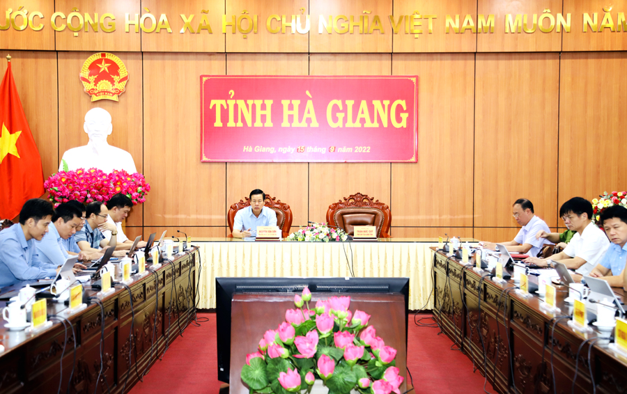 Chủ tịch UBND tỉnh Nguyễn Văn Sơn chủ trì tại điểm cầu tỉnh
