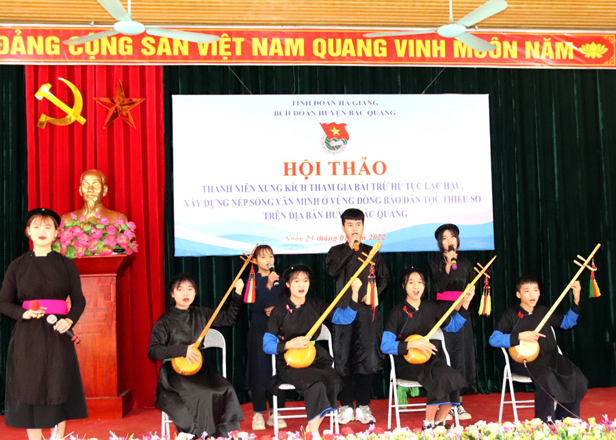 Tuổi trẻ xã Quang Minh biểu diễn hát Then, đàn Tính, góp phần bảo tồn, phát huy giá trị văn hóa truyền thống tốt đẹp của đồng bào Tày.

