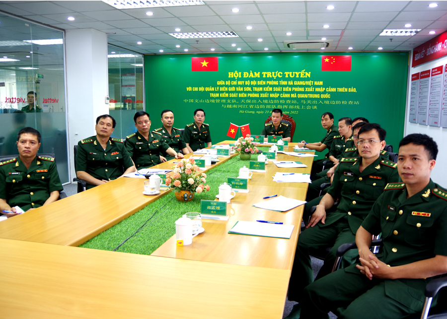 Các đại biểu dự hội đàm tại đầu cầu tỉnh Hà Giang.
