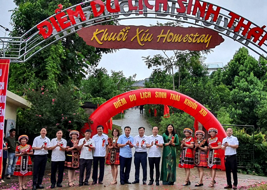 Ra mắt điểm du lịch sinh thái Khuổi Xíu Homestay tại thôn Cầu Ham, thị trấn Việt Quang.
