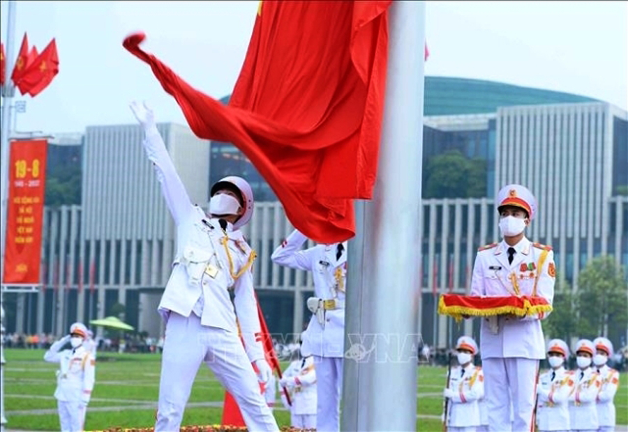 Chào mừng 77 năm Quốc khánh 2/9, sáng 1/9/2022, nghi lễ thượng cờ cấp quốc gia được tổ chức tại Quảng trường Ba Đình (Hà Nội).