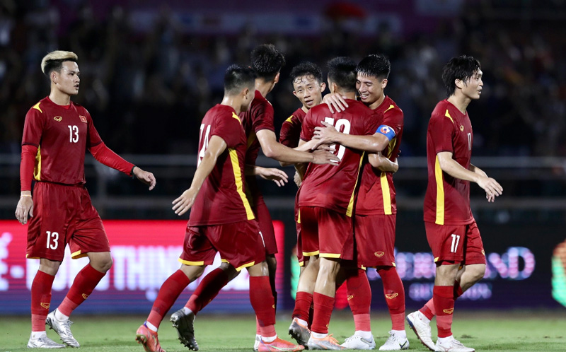 Niềm vui của các cầu thủ đội tuyển Việt Nam khi ghi bàn vào lưới Singapore