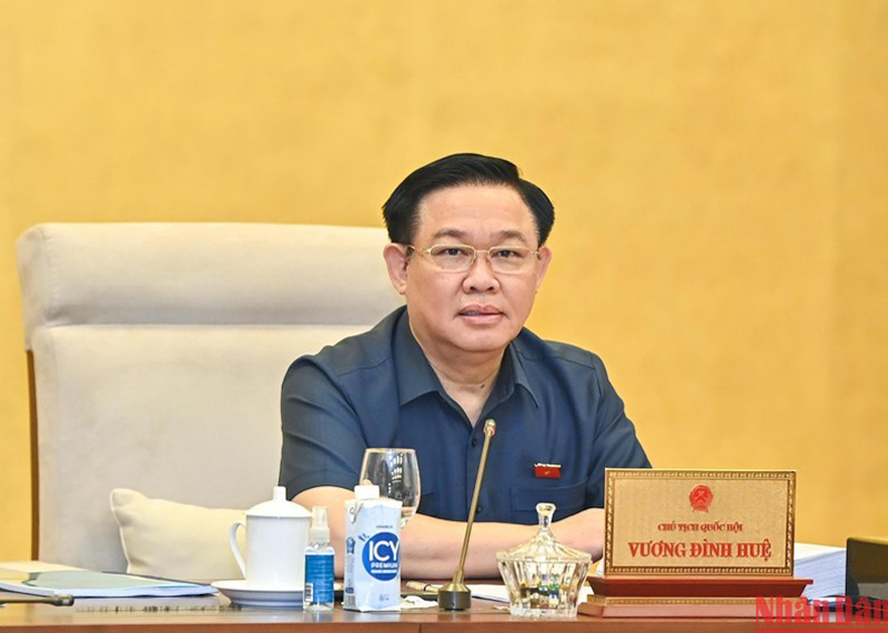 Chủ tịch Quốc hội Vương Đình Huệ phát biểu ý kiến tại phiên họp.
