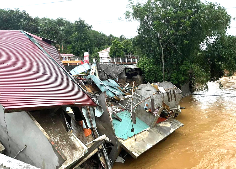 Mưa lũ làm sập nhà người dân xã Yên Thành, huyện Quang Bình
