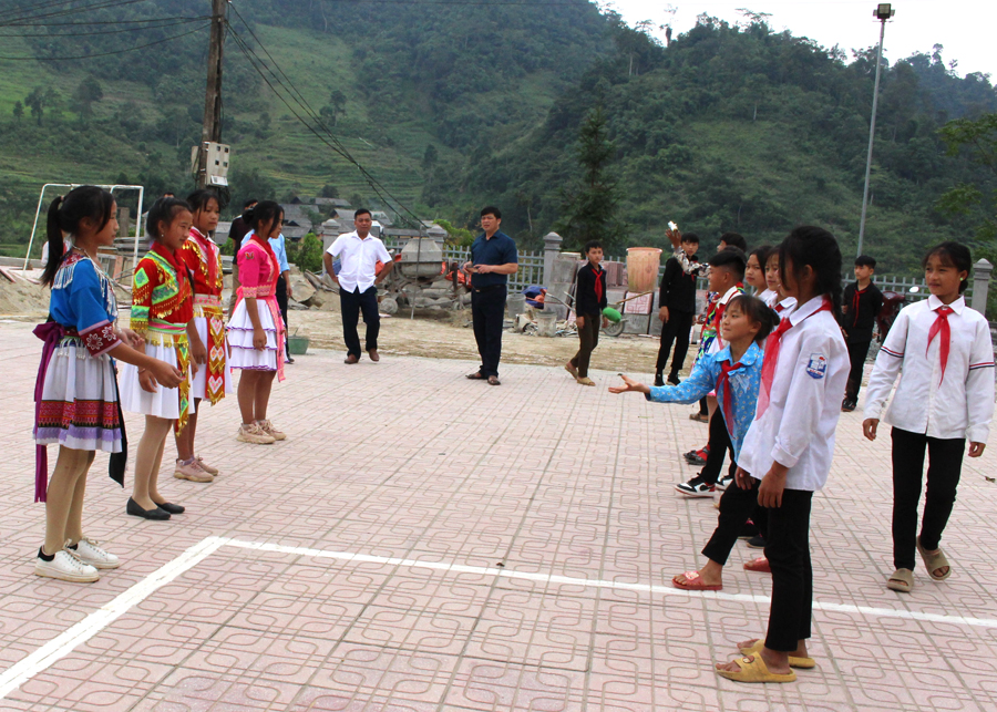 Trò chơi dân gian được đưa vào hoạt động ngoại khóa của các trường học trên địa bàn huyện Bắc Mê.
