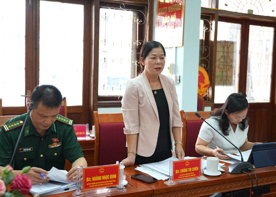 Phó Chủ tịch Thường trực HĐND tỉnh Chúng Thị Chiên phát biểu tại buổi giám sát.
