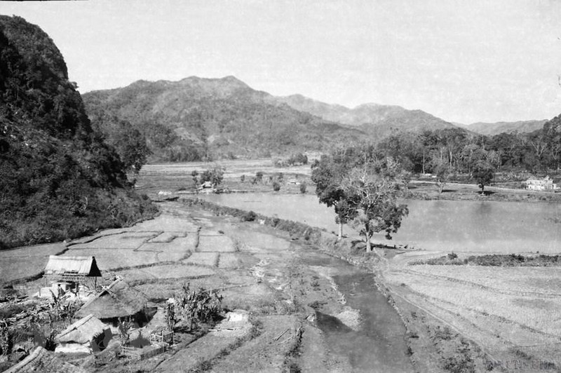 Đợt 2 (từ ngày 7-22/11/1952), quân ta vượt sông Đà, tiêu diệt khu phòng thủ Mộc Châu, giải phóng tỉnh Sơn La, Điện Biên Phủ. Trong ảnh: Thuận Châu (Sơn La) sau ngày giải phóng.