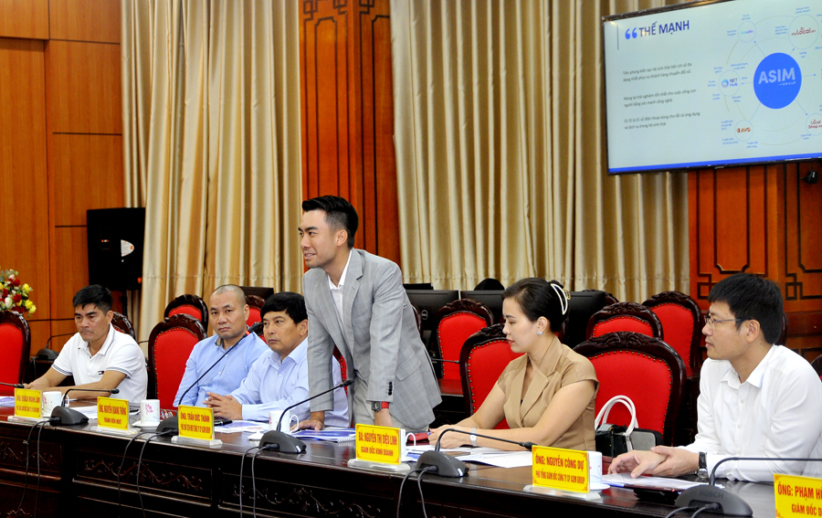 Phó Chủ tịch HĐQT Công ty Cổ phần ASIM Group Trần Đức Thành phát biểu tại buổi làm việc.
