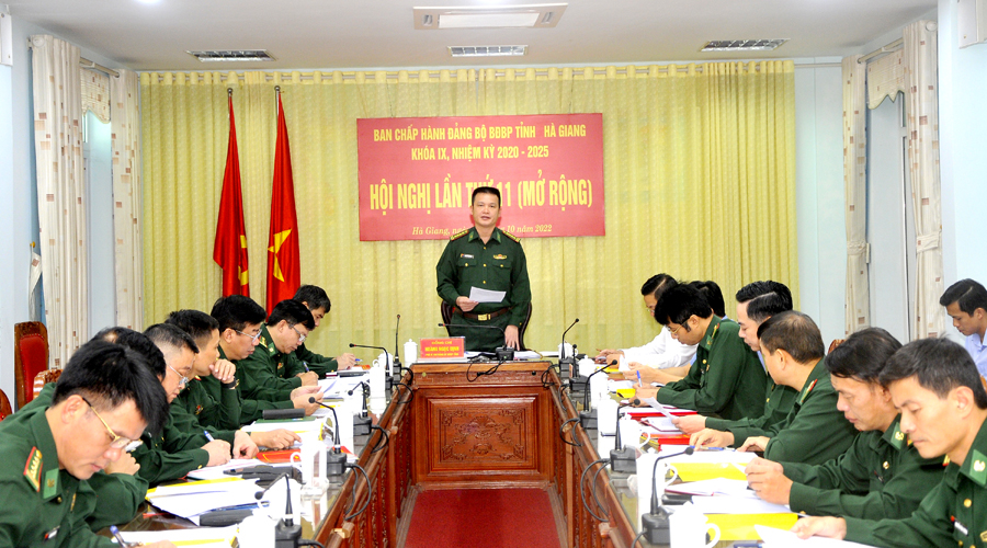 Đại tá Hoàng Ngọc Định, Chỉ huy trưởng Bộ Chỉ huy BĐBP tỉnh báo cáo tình hình thực hiện nhiệm vụ quý III.
