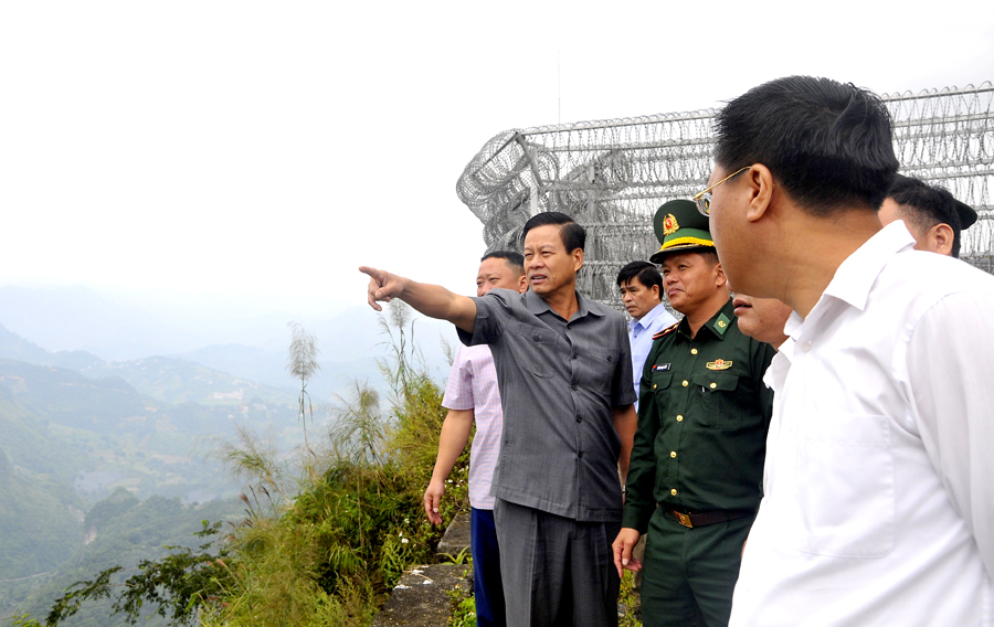 Chủ tịch UBND tỉnh Nguyễn Văn Sơn kiểm tra khu vực Mốc 325, xã Nghĩa Thuận.