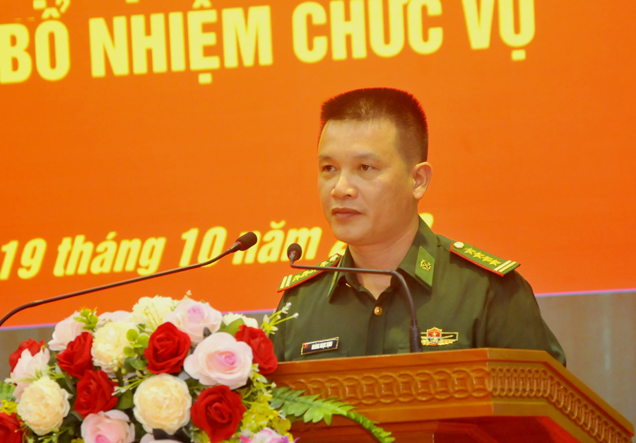 Đại tá Hoàng Ngọc Định, Chỉ huy trưởng Bộ Chỉ huy BĐBP tỉnh công bố các Quyết định của Bộ Quốc phòng.