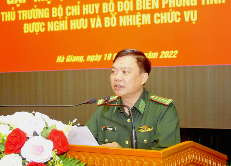Đại tá Đào Hồng Hà, Chính ủy, Bộ Chỉ huy BĐBP tỉnh phát biểu nhận nhiệm vụ.
