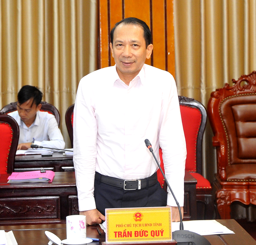 Phó Chủ tịch UBND tỉnh Trần Đức Quý đề nghị các ngành, địa phương chú trọng làm tốt công tác giáo dục, y tế, nhất là xây dựng du lịch Hà Giang thân thiện, an toàn.