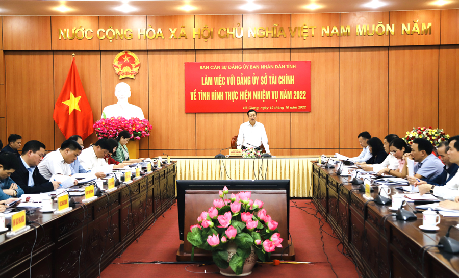 Chủ tịch UBND tỉnh Nguyễn Văn Sơn phát biểu kết luận buổi làm việc
