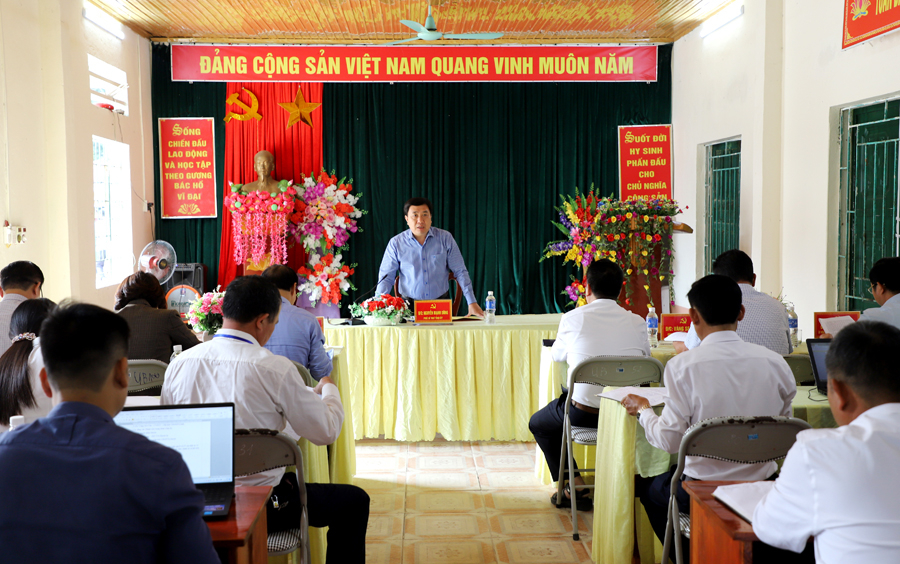 Phó Bí thư Tỉnh ủy Nguyễn Mạnh Dũng phát biệu tại buổi làm việc với Đảng ủy xã Pố Lồ.
